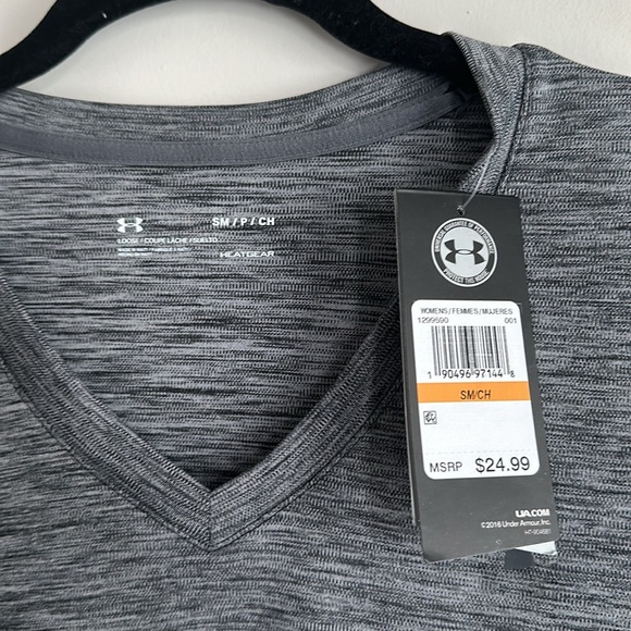 NWT Women's UA Tech™ V-Neck Short Sleeve - Heat gear - Size Small - Loose Fit - Picture 4 of 5